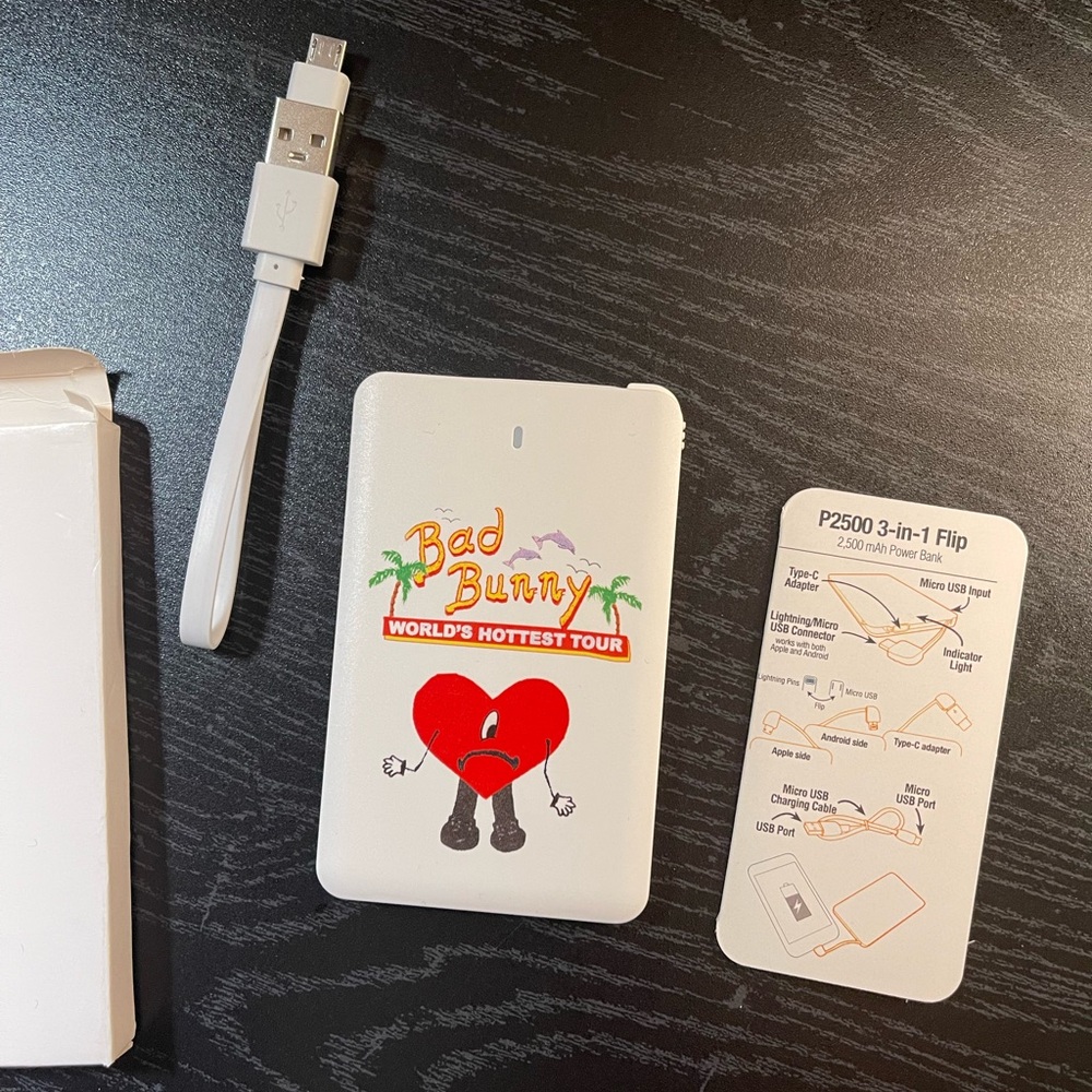 BAD BUNNY PORTABLE CHARGER Un verano sin ti